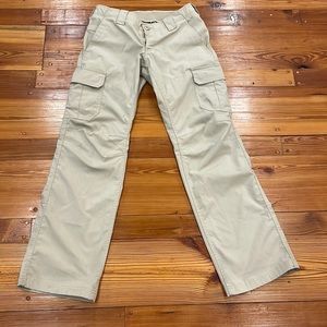 Under Armour storm tactical pants size 8 khaki All seasons gear women’s